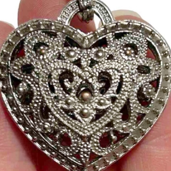 Large Silver Tone Rhinestone Heart Shaped Necklace Pendant Sparkly Locket Love - Picture 10 of 10